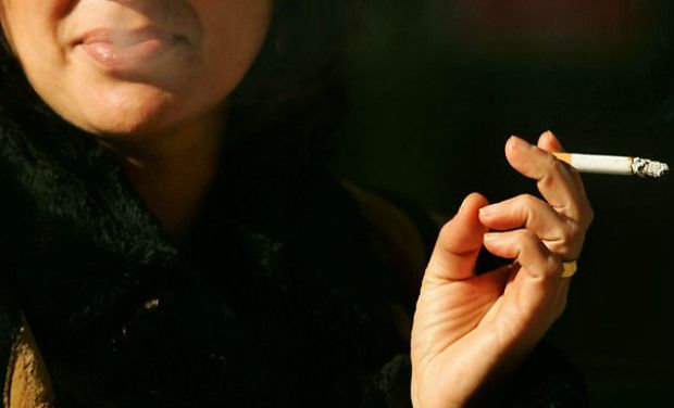 Smoking_woman_AFP_0