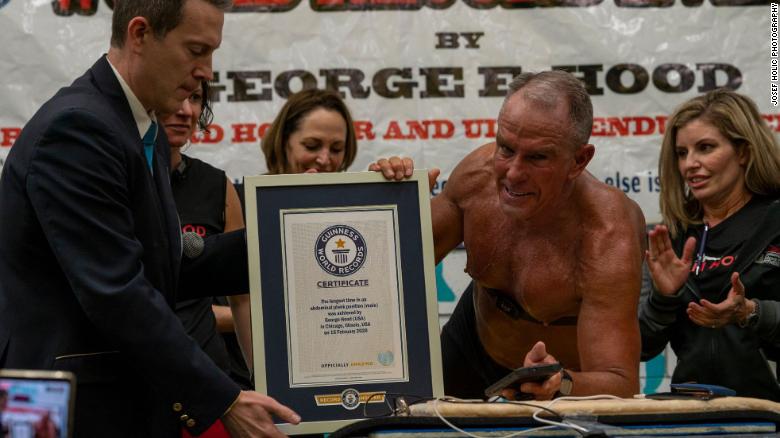 George Hood Berhasil Memegang Rekor Plank Terlama